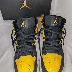 Air Jordan 1  Mid New Love size 10